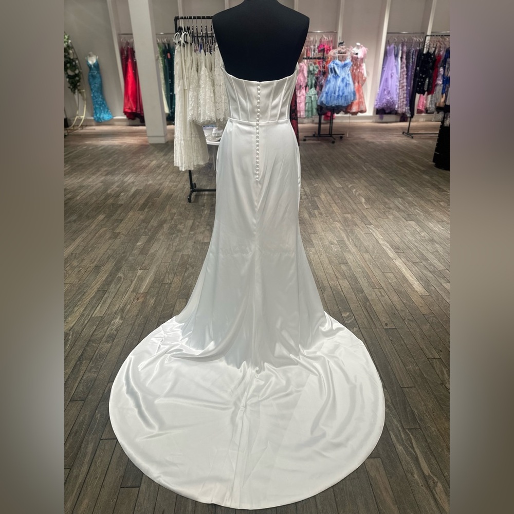 MOONLIGHT Modern Corset Satin with Detachable Overskirt Bridal Dress - Picture 3 of 10
